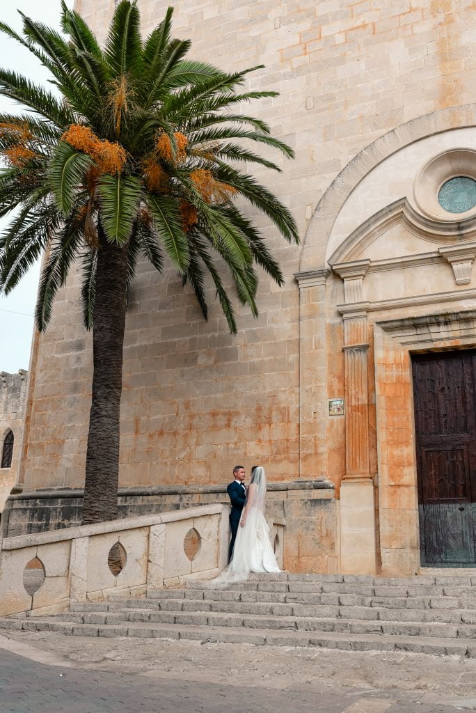 zdjęcia ślubne w wykonaniu fotografa z Lublina - sesja na Majorce- piękny zamek na Majorce 