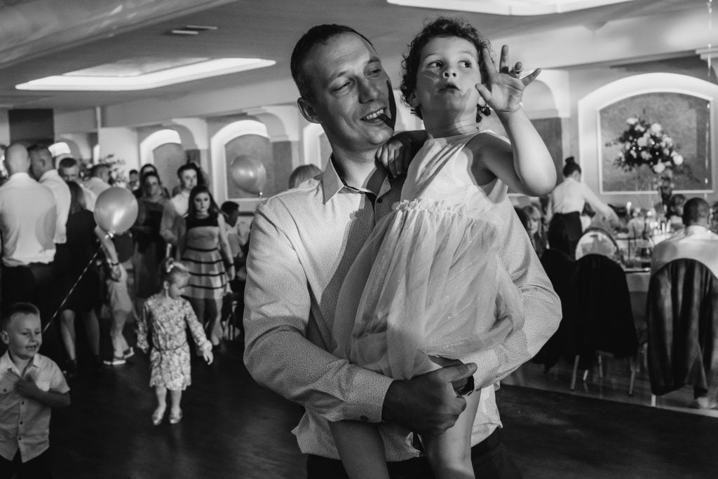 niepowtarzalne-reportaże-ślubne-Fotograf-ślubny-Lublin-Zamość-Łuków-Puławy-Opole-Lubelskie-Chełm-Lipsko-Zwoleń-Ostrowiec-Świętokrzyski-Kraków-i-cały-świat Zdjęcia, które opowiadają historię. Odkrywaj piękno Lublina Warszawy przez moje obiektywy. Zapraszam do podróży w świat zdjęć. Sesje plenerowe w magicznych zakątkach Lublina/Warszawy - fotograf Lublin - Fotograf Warszawa