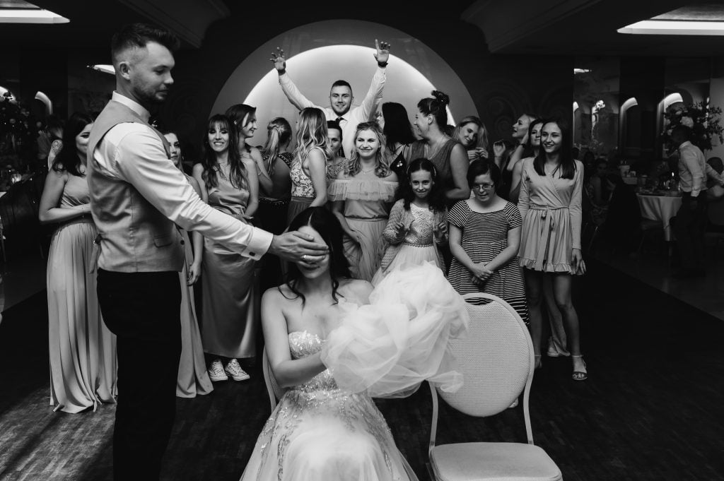 niepowtarzalne-reportaże-ślubne-Fotograf-ślubny-Lublin-Zamość-Łuków-Puławy-Opole-Lubelskie-Chełm-Lipsko-Zwoleń-Ostrowiec-Świętokrzyski-Kraków-i-cały-świat Zdjęcia, które opowiadają historię. Odkrywaj piękno Lublina Warszawy przez moje obiektywy. Zapraszam do podróży w świat zdjęć. Sesje plenerowe w magicznych zakątkach Lublina/Warszawy - fotograf Lublin - Fotograf Warszawa