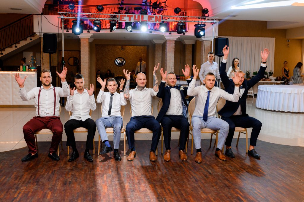 niepowtarzalne-reportaże-ślubne-Fotograf-ślubny-Lublin-Zamość-Łuków-Puławy-Opole-Lubelskie-Chełm-Lipsko-Zwoleń-Ostrowiec-Świętokrzyski-Kraków-i-cały-świat Zdjęcia, które opowiadają historię. Odkrywaj piękno Lublina Warszawy przez moje obiektywy. Zapraszam do podróży w świat zdjęć. Sesje plenerowe w magicznych zakątkach Lublina/Warszawy - fotograf Lublin - Fotograf Warszawa