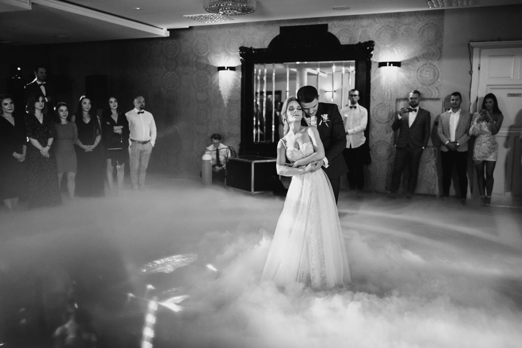 niepowtarzalne-reportaże-ślubne-Fotograf-ślubny-Lublin-Zamość-Łuków-Puławy-Opole-Lubelskie-Chełm-Lipsko-Zwoleń-Ostrowiec-Świętokrzyski-Kraków-i-cały-świat Zdjęcia, które opowiadają historię. Odkrywaj piękno Lublina Warszawy przez moje obiektywy. Zapraszam do podróży w świat zdjęć. Sesje plenerowe w magicznych zakątkach Lublina/Warszawy - fotograf Lublin - Fotograf Warszawa