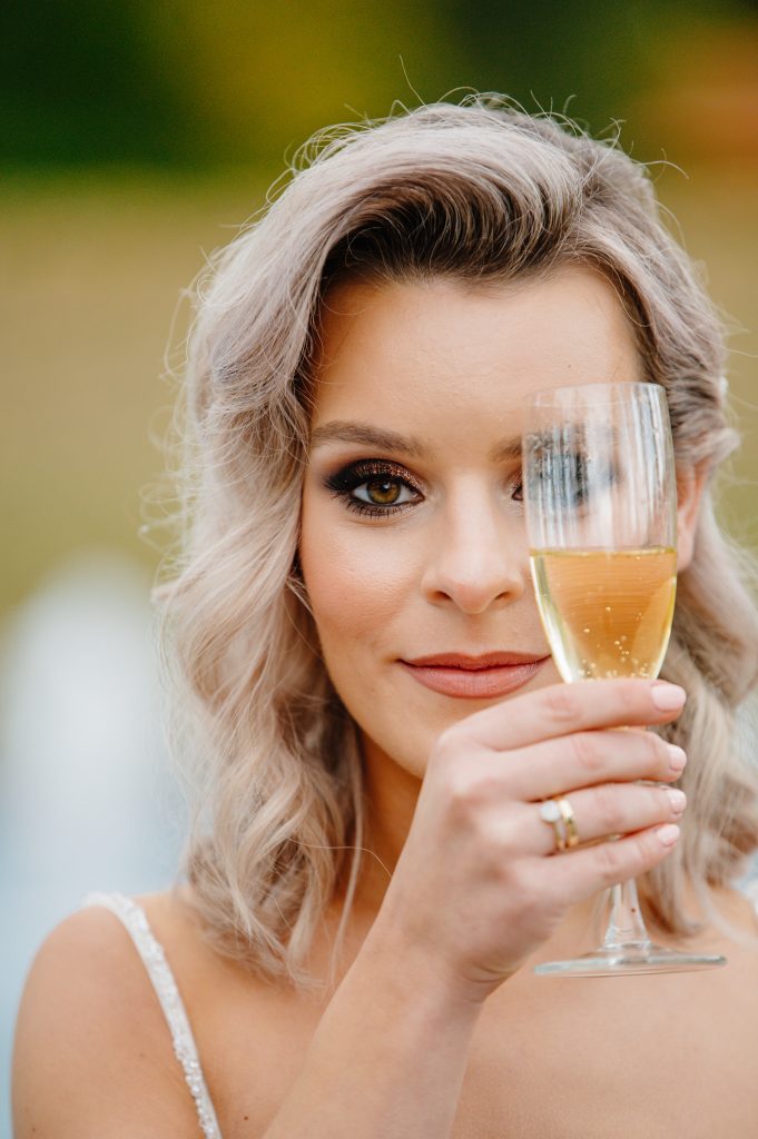 niepowtarzalne-reportaże-ślubne-Fotograf-ślubny-Lublin-Zamość-Łuków-Puławy-Opole-Lubelskie-Chełm-Lipsko-Zwoleń-Ostrowiec-Świętokrzyski-Kraków-i-cały-świat Zdjęcia, które opowiadają historię. Odkrywaj piękno Lublina Warszawy przez moje obiektywy. Zapraszam do podróży w świat zdjęć. Sesje plenerowe w magicznych zakątkach Lublina/Warszawy - fotograf Lublin - Fotograf Warszawa