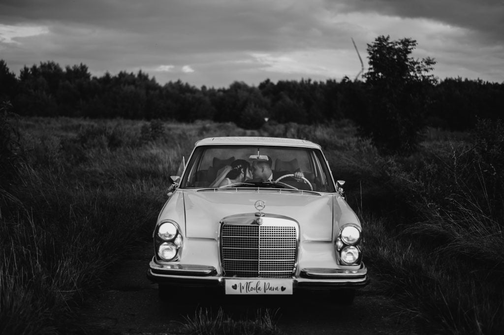 niepowtarzalne-reportaże-ślubne-Fotograf-ślubny-Lublin-Zamość-Łuków-Puławy-Opole-Lubelskie-Chełm-Lipsko-Zwoleń-Ostrowiec-Świętokrzyski-Kraków-i-cały-świat Zdjęcia, które opowiadają historię. Odkrywaj piękno Lublina Warszawy przez moje obiektywy. Zapraszam do podróży w świat zdjęć. Sesje plenerowe w magicznych zakątkach Lublina/Warszawy - fotograf Lublin - Fotograf Warszawa