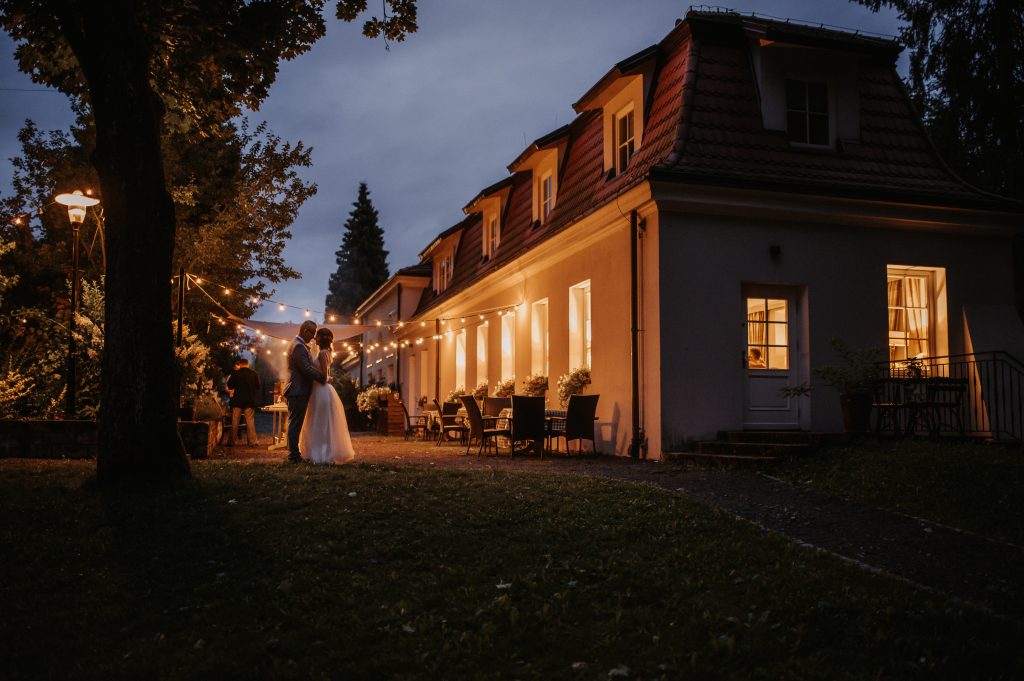 niepowtarzalne-reportaże-ślubne-Fotograf-ślubny-Lublin-Zamość-Łuków-Puławy-Opole-Lubelskie-Chełm-Lipsko-Zwoleń-Ostrowiec-Świętokrzyski-Kraków-i-cały-świat opinie fotograf lublin