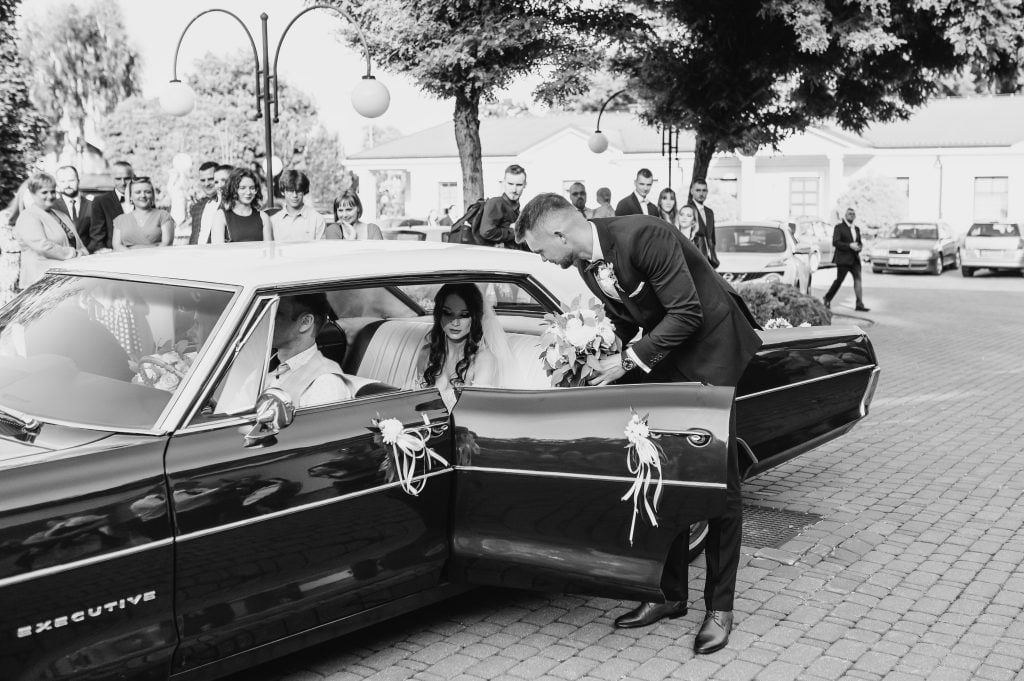 niepowtarzalne-reportaże-ślubne-Fotograf-ślubny-Lublin-Zamość-Łuków-Puławy-Opole-Lubelskie-Chełm-Lipsko-Zwoleń-Ostrowiec-Świętokrzyski-Kraków-i-cały-świat Zdjęcia, które opowiadają historię. Odkrywaj piękno Lublina Warszawy przez moje obiektywy. Zapraszam do podróży w świat zdjęć. Sesje plenerowe w magicznych zakątkach Lublina/Warszawy - fotograf Lublin - Fotograf Warszawa