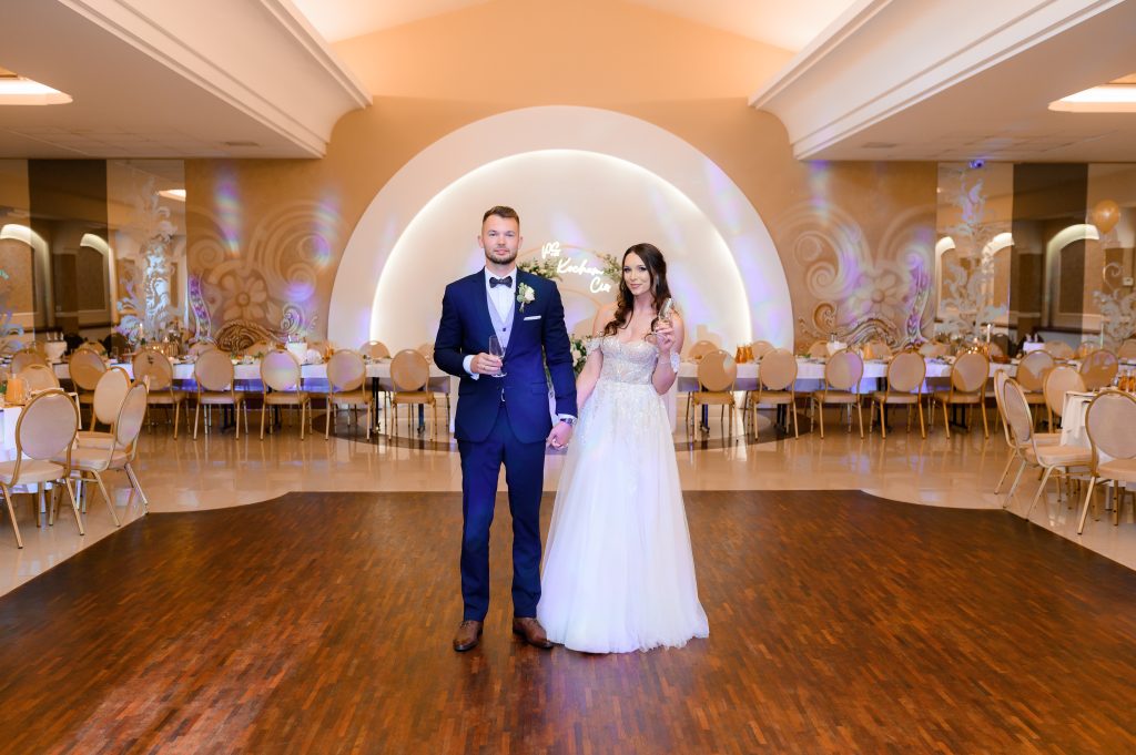 niepowtarzalne-reportaże-ślubne-Fotograf-ślubny-Lublin-Zamość-Łuków-Puławy-Opole-Lubelskie-Chełm-Lipsko-Zwoleń-Ostrowiec-Świętokrzyski-Kraków-i-cały-świat Zdjęcia, które opowiadają historię. Odkrywaj piękno Lublina Warszawy przez moje obiektywy. Zapraszam do podróży w świat zdjęć. Sesje plenerowe w magicznych zakątkach Lublina/Warszawy - fotograf Lublin - Fotograf Warszawa