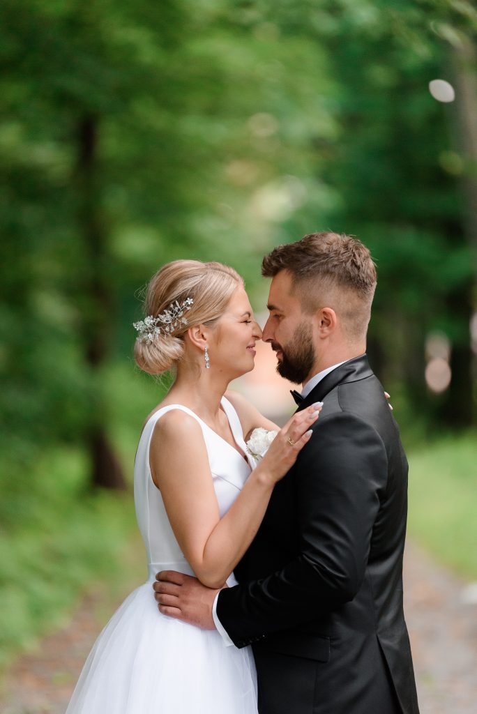 niepowtarzalne-reportaże-ślubne-Fotograf-ślubny-Lublin-Zamość-Łuków-Puławy-Opole-Lubelskie-Chełm-Lipsko-Zwoleń-Ostrowiec-Świętokrzyski-Kraków-i-cały-świat Zdjęcia, które opowiadają historię. Odkrywaj piękno Lublina Warszawy przez moje obiektywy. Zapraszam do podróży w świat zdjęć. Sesje plenerowe w magicznych zakątkach Lublina/Warszawy - fotograf Lublin - Fotograf Warszawa