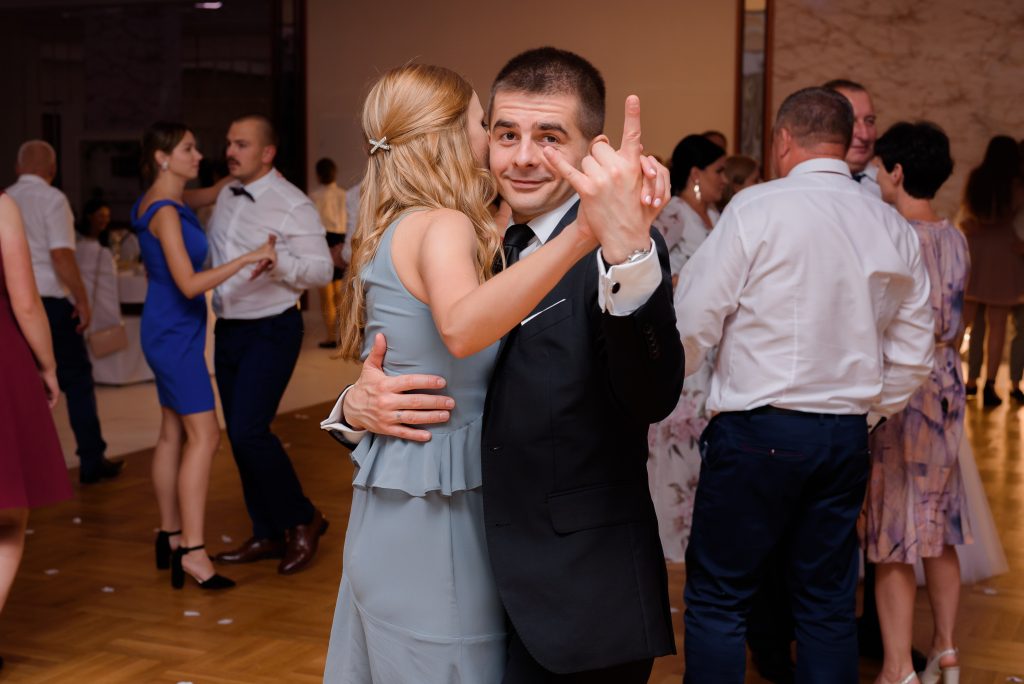 niepowtarzalne-reportaże-ślubne-Fotograf-ślubny-Lublin-Zamość-Łuków-Puławy-Opole-Lubelskie-Chełm-Lipsko-Zwoleń-Ostrowiec-Świętokrzyski-Kraków-i-cały-świat Zdjęcia, które opowiadają historię. Odkrywaj piękno Lublina Warszawy przez moje obiektywy. Zapraszam do podróży w świat zdjęć. Sesje plenerowe w magicznych zakątkach Lublina/Warszawy - fotograf Lublin - Fotograf Warszawa