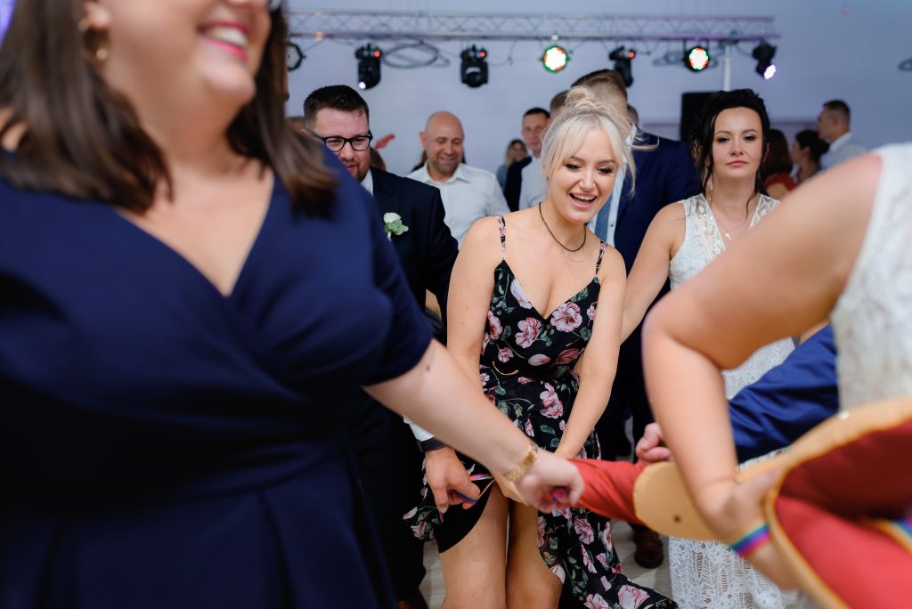 niepowtarzalne-reportaże-ślubne-Fotograf-ślubny-Lublin-Zamość-Łuków-Puławy-Opole-Lubelskie-Chełm-Lipsko-Zwoleń-Ostrowiec-Świętokrzyski-Kraków-i-cały-świat Zdjęcia, które opowiadają historię. Odkrywaj piękno Lublina Warszawy przez moje obiektywy. Zapraszam do podróży w świat zdjęć. Sesje plenerowe w magicznych zakątkach Lublina/Warszawy - fotograf Lublin - Fotograf Warszawa