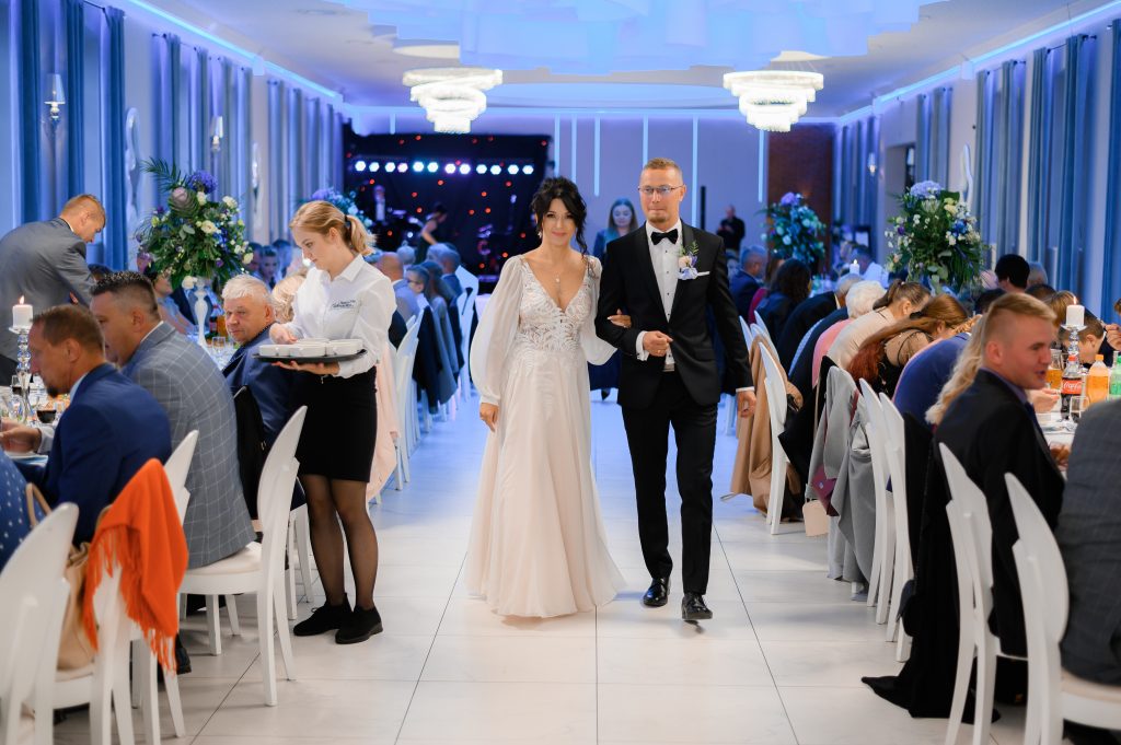 niepowtarzalne-reportaże-ślubne-Fotograf-ślubny-Lublin-Zamość-Łuków-Puławy-Opole-Lubelskie-Chełm-Lipsko-Zwoleń-Ostrowiec-Świętokrzyski-Kraków-i-cały-świat Zdjęcia, które opowiadają historię. Odkrywaj piękno Lublina Warszawy przez moje obiektywy. Zapraszam do podróży w świat zdjęć. Sesje plenerowe w magicznych zakątkach Lublina/Warszawy - fotograf Lublin - Fotograf Warszawa