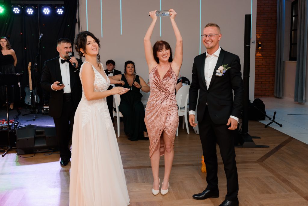 niepowtarzalne-reportaże-ślubne-Fotograf-ślubny-Lublin-Zamość-Łuków-Puławy-Opole-Lubelskie-Chełm-Lipsko-Zwoleń-Ostrowiec-Świętokrzyski-Kraków-i-cały-świat Zdjęcia, które opowiadają historię. Odkrywaj piękno Lublina Warszawy przez moje obiektywy. Zapraszam do podróży w świat zdjęć. Sesje plenerowe w magicznych zakątkach Lublina/Warszawy - fotograf Lublin - Fotograf Warszawa