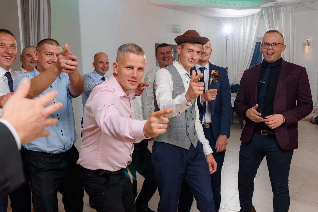 niepowtarzalne-reportaże-ślubne-Fotograf-ślubny-Lublin-Zamość-Łuków-Puławy-Opole-Lubelskie-Chełm-Lipsko-Zwoleń-Ostrowiec-Świętokrzyski-Kraków-i-cały-świat Zdjęcia, które opowiadają historię. Odkrywaj piękno Lublina Warszawy przez moje obiektywy. Zapraszam do podróży w świat zdjęć. Sesje plenerowe w magicznych zakątkach Lublina/Warszawy - fotograf Lublin - Fotograf Warszawa