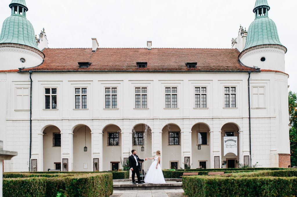 niepowtarzalne-reportaże-ślubne-Fotograf-ślubny-Lublin-Zamość-Łuków-Puławy-Opole-Lubelskie-Chełm-Lipsko-Zwoleń-Ostrowiec-Świętokrzyski-Kraków-i-cały-świat Zdjęcia, które opowiadają historię. Odkrywaj piękno Lublina Warszawy przez moje obiektywy. Zapraszam do podróży w świat zdjęć. Sesje plenerowe w magicznych zakątkach Lublina/Warszawy - fotograf Lublin - Fotograf Warszawa