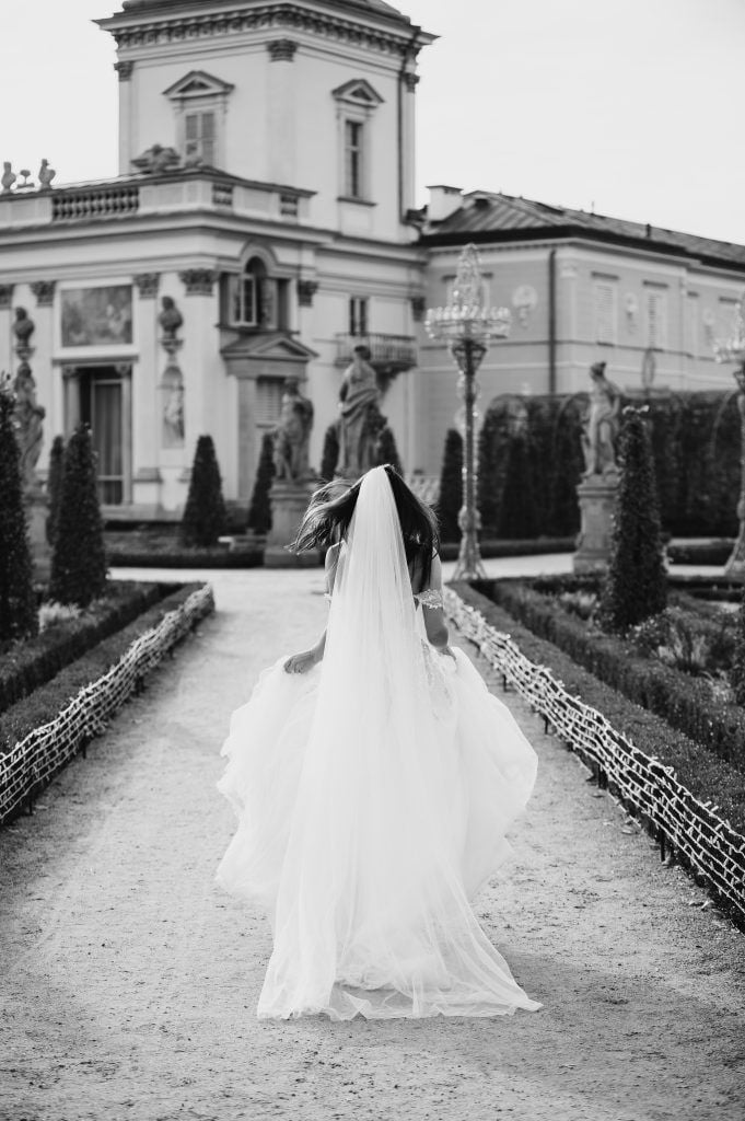 niepowtarzalne-reportaże-ślubne-Fotograf-ślubny-Lublin-Zamość-Łuków-Puławy-Opole-Lubelskie-Chełm-Lipsko-Zwoleń-Ostrowiec-Świętokrzyski-Kraków-i-cały-świat Zdjęcia, które opowiadają historię. Odkrywaj piękno Lublina Warszawy przez moje obiektywy. Zapraszam do podróży w świat zdjęć. Sesje plenerowe w magicznych zakątkach Lublina/Warszawy - fotograf Lublin - Fotograf Warszawa