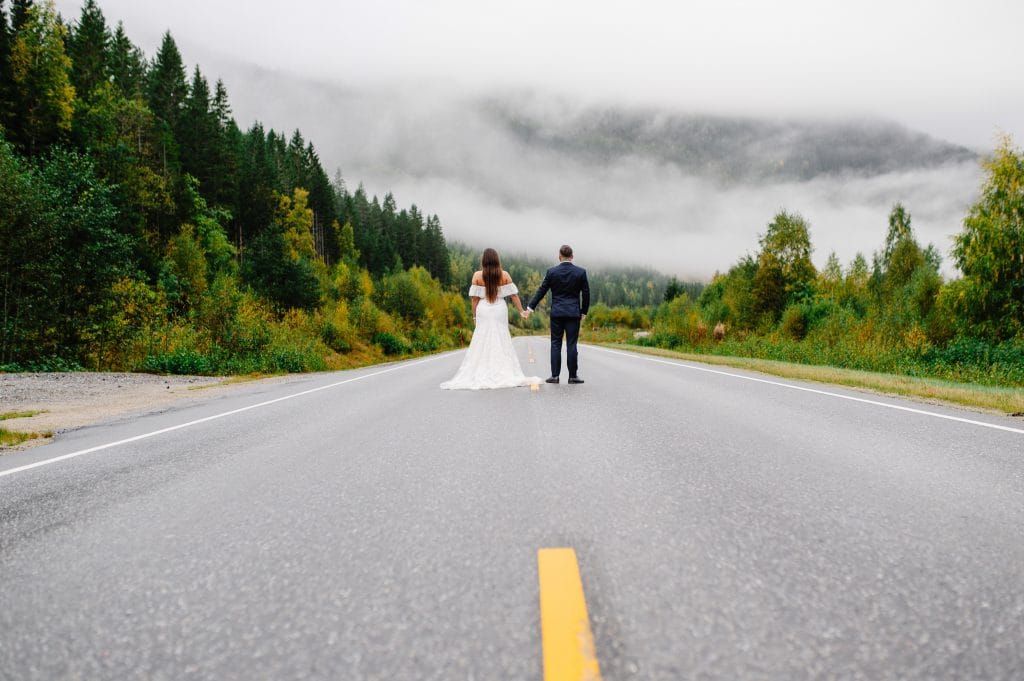 "Fotograf z Lublina w Norwegii - Sesje Ślubne na Najwyższym Poziomie" Jesteśmy gotowi towarzyszyć Wam w jednym z najważniejszych dni Waszego życia, zapewniając profesjonalne sesje ślubne w urokach norweskich krajobrazów. Nasze usługi fotograficzne z Lublina w Norwegii to gwarancja pięknych kadrów i niezapomnianych chwil.