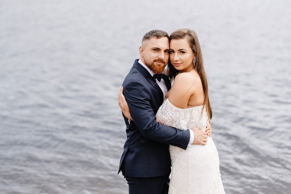 "Norweskie Sesje Ślubne z Fotografem z Lublina - Magia Miłości w Norweskich Klimatach" Norwegia to kraina dzikiej przyrody, fiordów i uroków, idealna do uwiecznienia Waszej miłości. Nasz fotograf z Lublina dostarczy Wam wyjątkowe sesje ślubne, które z pewnością zachwycą Was i Waszych bliskich.