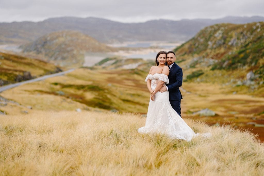 "Norweskie Sesje Ślubne z Fotografem z Lublina - Magia Miłości w Norweskich Klimatach" Norwegia to kraina dzikiej przyrody, fiordów i uroków, idealna do uwiecznienia Waszej miłości. Nasz fotograf z Lublina dostarczy Wam wyjątkowe sesje ślubne, które z pewnością zachwycą Was i Waszych bliskich.
