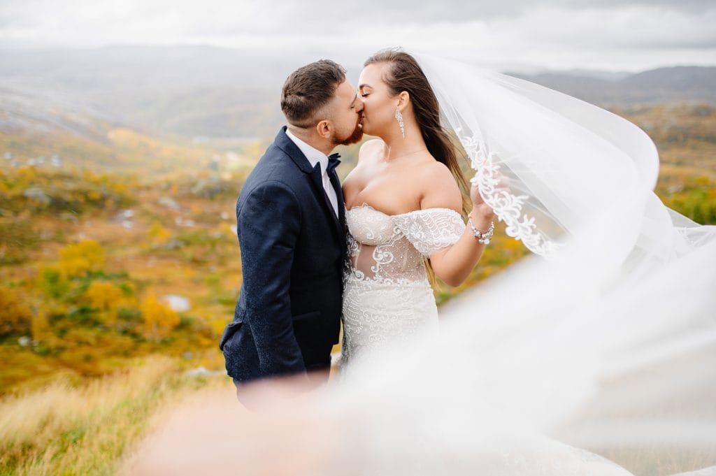 "Fotograf z Lublina na Sesjach Ślubnych w Norwegii - Twórzcie Wspomnienia na Zawsze" Chcielibyście, aby Wasze zdjęcia ślubne były niepowtarzalne? Nasza oferta sesji ślubnych w Norwegii z udziałem doświadczonego fotografa z Lublina spełni Wasze marzenia o magicznych i wyjątkowych kadrach.
