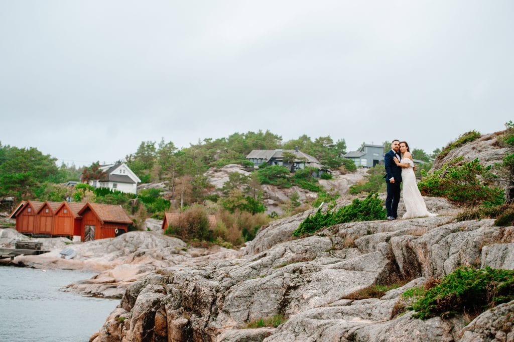 Sesje Ślubne w Norwegii - Twoje Marzenie z Fotografem z Lublina" Zapraszamy do niezapomnianej przygody w magicznej Norwegii! Nasz doświadczony fotograf z Lublina uwieczni Waszą miłość w malowniczych norweskich pejzażach. Poznajcie piękno nordyckiej przyrody i stwórzcie razem z nami niepowtarzalne wspomnienia