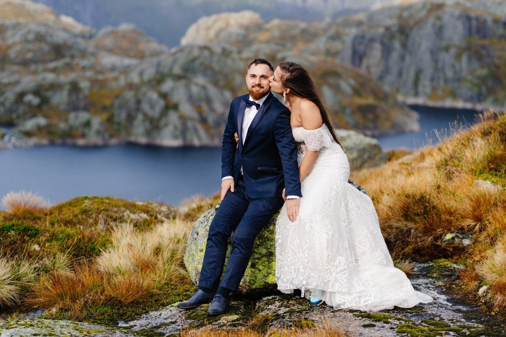 "Fotograf z Lublina na Sesjach Ślubnych w Norwegii - Twórzcie Wspomnienia na Zawsze" Chcielibyście, aby Wasze zdjęcia ślubne były niepowtarzalne? Nasza oferta sesji ślubnych w Norwegii z udziałem doświadczonego fotografa z Lublina spełni Wasze marzenia o magicznych i wyjątkowych kadrach.