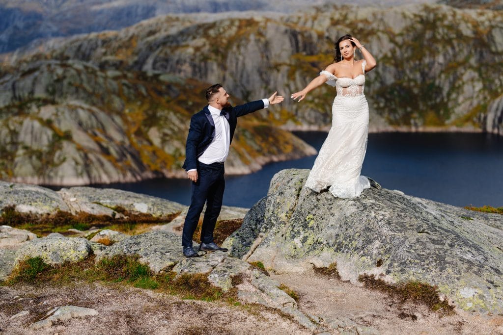 "Fotograf z Lublina na Sesjach Ślubnych w Norwegii - Twórzcie Wspomnienia na Zawsze" Chcielibyście, aby Wasze zdjęcia ślubne były niepowtarzalne? Nasza oferta sesji ślubnych w Norwegii z udziałem doświadczonego fotografa z Lublina spełni Wasze marzenia o magicznych i wyjątkowych kadrach.