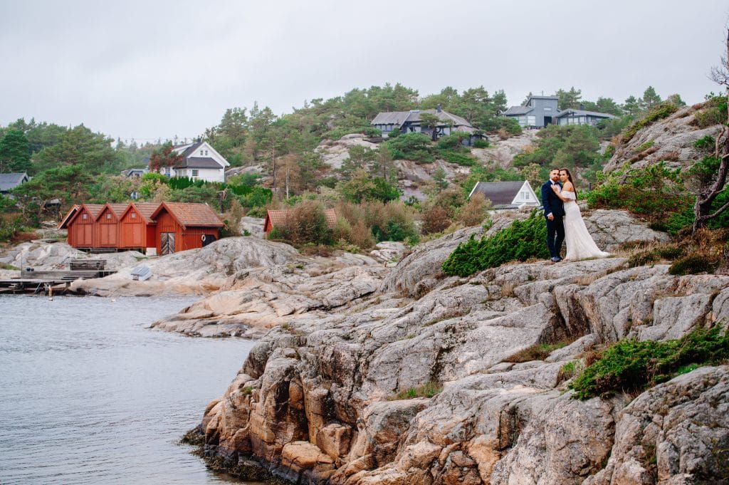 Sesje Ślubne w Norwegii - Twoje Marzenie z Fotografem z Lublina" Zapraszamy do niezapomnianej przygody w magicznej Norwegii! Nasz doświadczony fotograf z Lublina uwieczni Waszą miłość w malowniczych norweskich pejzażach. Poznajcie piękno nordyckiej przyrody i stwórzcie razem z nami niepowtarzalne wspomnienia