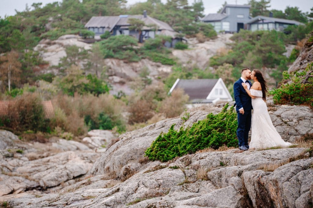Sesje Ślubne w Norwegii - Twoje Marzenie z Fotografem z Lublina" Zapraszamy do niezapomnianej przygody w magicznej Norwegii! Nasz doświadczony fotograf z Lublina uwieczni Waszą miłość w malowniczych norweskich pejzażach. Poznajcie piękno nordyckiej przyrody i stwórzcie razem z nami niepowtarzalne wspomnienia