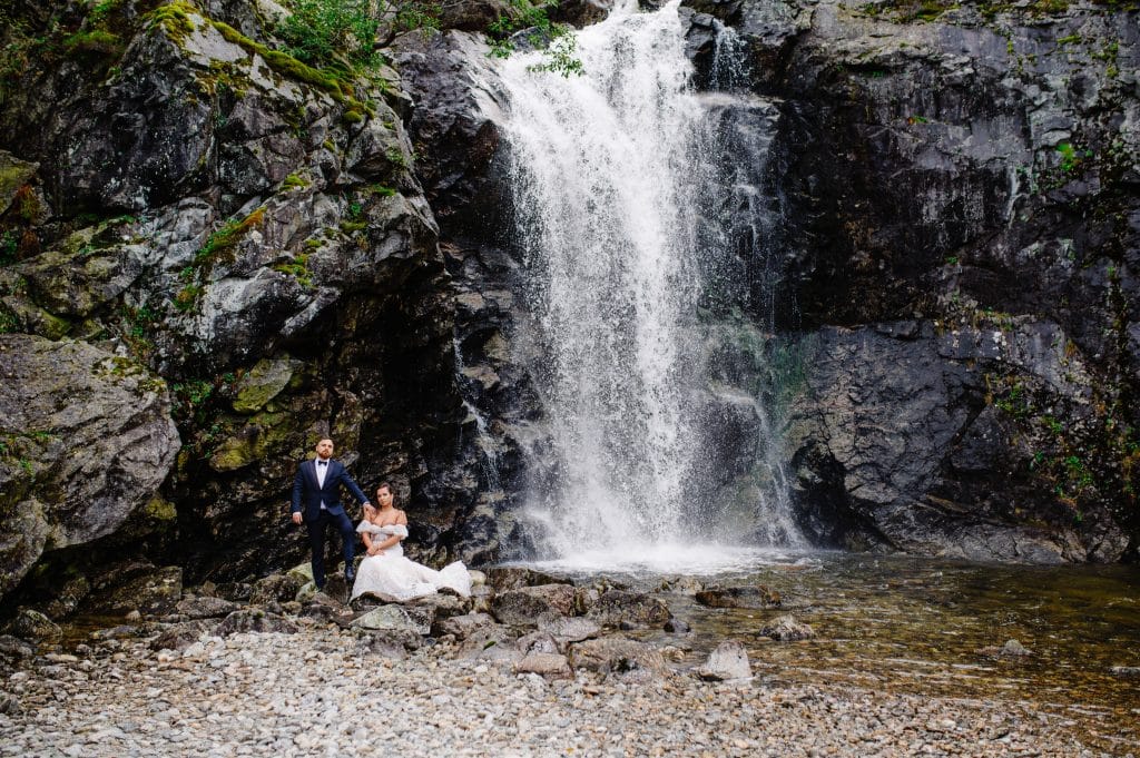 "Sesje Ślubne w Norwegii - Uchwycenie Waszej Miłości z Fotografem z Lublina" Nasza ekipa fotografów z Lublina przenosi Waszą miłość na malownicze norweskie tło. Sesje ślubne w Norwegii to nie tylko zdjęcia, to podróż w świat emocji i piękna. Dajcie się uwiecznić profesjonalistom, którzy rozumieją, jak ważne jest to wyjątkowe przeżycie.