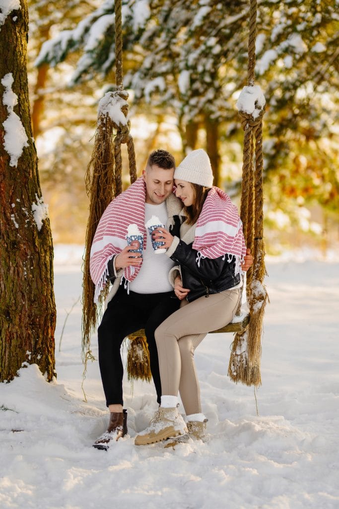 Sesja Narzeczeńska dla Pary w Zimowej Scenerii – Wyjątkowe Chwile Przed Ślubem. Fotograf Lublin