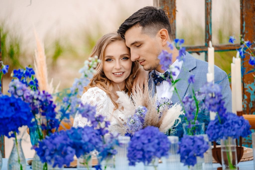 Para młoda w ślubnej sesji nad morzem - Natalia i Karol w kreacjach Me Love i Afrodyta przy Hotelu Havet