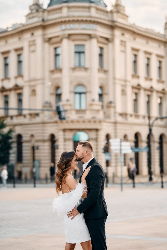 niepowtarzalne-reportaże-ślubne-Fotograf-ślubny-Lublin-Zamość-Łuków-Puławy-Opole-Lubelskie-Chełm-Lipsko-Zwoleń-Ostrowiec-Świętokrzyski-Kraków-i-cały-świat Profesjonalna fotografia ślubna – reportaż i sesja plenerowa realizowana przez fotografa z Lublina i Warszawy.