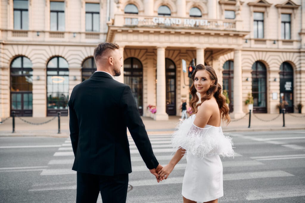 niepowtarzalne-reportaże-ślubne-Fotograf-ślubny-Lublin-Zamość-Łuków-Puławy-Opole-Lubelskie-Chełm-Lipsko-Zwoleń-Ostrowiec-Świętokrzyski-Kraków-i-cały-świat Profesjonalna fotografia ślubna – reportaż i sesja plenerowa realizowana przez fotografa z Lublina i Warszawy.